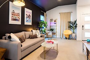 Pool Hottub Magic School Bus 5 Mins to Downtown