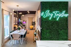 Pool Hottub Magic School Bus 5 Mins to Downtown