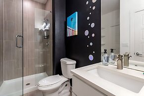 Pool Hottub Magic School Bus 5 Mins to Downtown