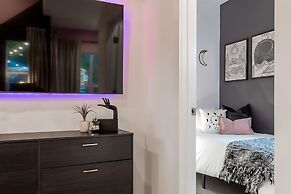 Pool Hottub Magic School Bus 5 Mins to Downtown