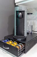 Pool Hottub Magic School Bus 5 Mins to Downtown