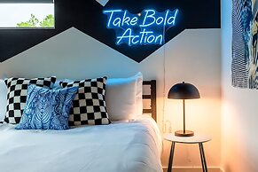 Pool Hottub Magic School Bus 5 Mins to Downtown