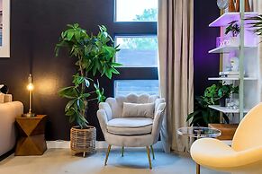 Pool Hottub Magic School Bus 5 Mins to Downtown