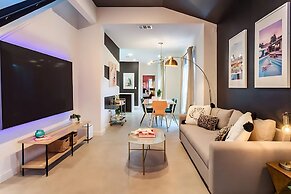 Pool Hottub Magic School Bus 5 Mins to Downtown