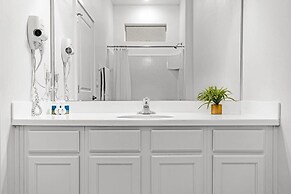 Upstay - 24-guest Home w Theme Rooms-cinema-arcade