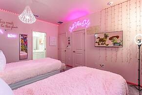 Upstay - 24-guest Home w Theme Rooms-cinema-arcade