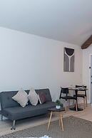 Cozy Studio Apt Close to the Gardens - King Bed