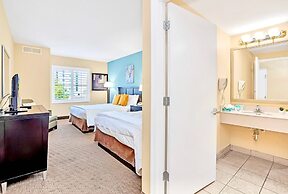 Apt Close to Universal Studios With Hot Tub, Pool!