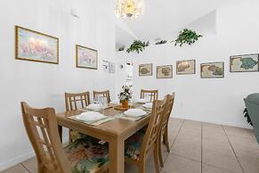 Upstay - Family Home w Private Pool and Games