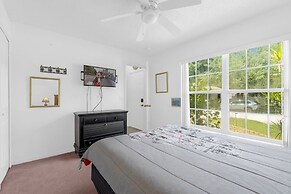 Upstay - Family Home w Private Pool and Games