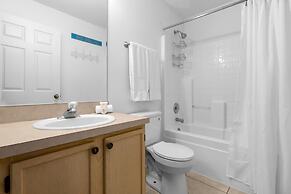 Upstay - Family Home w Private Pool and Games