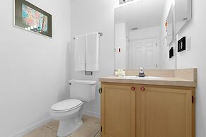 Upstay - Family Home w Private Pool and Games