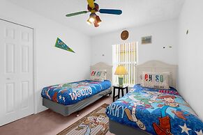 Upstay - Family Home w Private Pool and Games