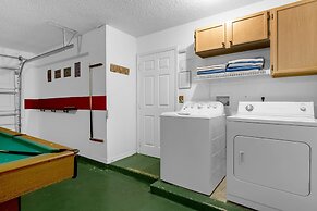 Upstay - Family Home w Private Pool and Games