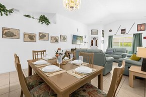 Upstay - Family Home w Private Pool and Games