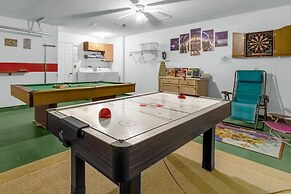 Upstay - Family Home w Private Pool and Games