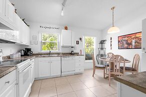 Upstay - Family Home w Private Pool and Games