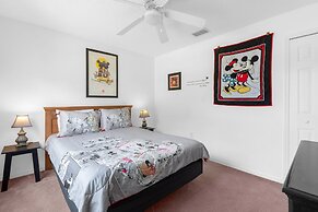 Upstay - Family Home w Private Pool and Games