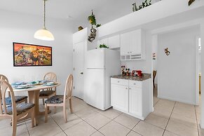 Upstay - Family Home w Private Pool and Games