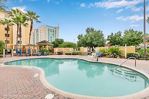 King Bedroom Suite w Outdoor Pool Hot Tub Arcade