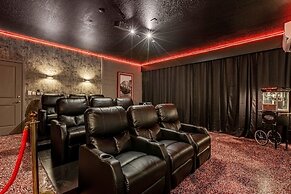 Upstay - Mansion w Kids Theme Rooms Pool Cinema