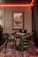 Upstay - Mansion w Kids Theme Rooms Pool Cinema