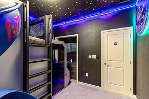 Upstay - Mansion w Kids Theme Rooms Pool Cinema