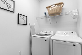 Upstay - Mansion w Kids Theme Rooms Pool Cinema