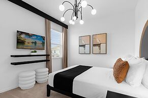 Upstay - Mansion w Kids Theme Rooms Pool Cinema