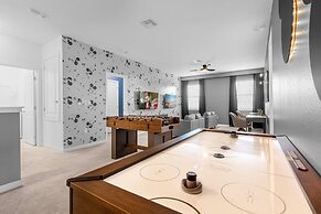 Upstay - Mansion w Kids Theme Rooms Pool Cinema