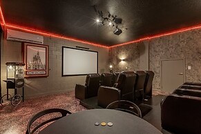 Upstay - Mansion w Kids Theme Rooms Pool Cinema