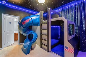 Upstay - Mansion w Kids Theme Rooms Pool Cinema