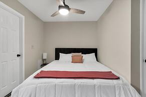 Modern Studio Apartment - King Bed