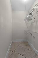 Modern Studio Apartment - King Bed