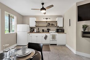 Modern Studio Apartment - King Bed
