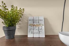 Modern Studio Apartment - King Bed