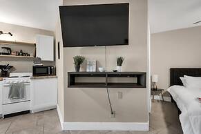 Modern Studio Apartment - King Bed