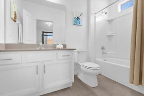 Upstay - Gator Getaway w Pool Hot Tub Theme Rooms