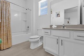 Upstay - Gator Getaway w Pool Hot Tub Theme Rooms