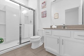 Upstay - Gator Getaway w Pool Hot Tub Theme Rooms