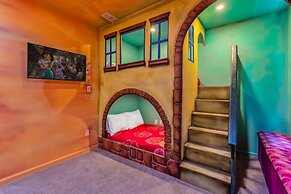 Upstay - Gator Getaway w Pool Hot Tub Theme Rooms