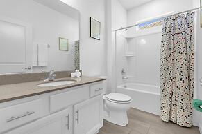 Upstay - Gator Getaway w Pool Hot Tub Theme Rooms