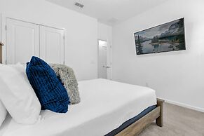 Upstay - Gator Getaway w Pool Hot Tub Theme Rooms