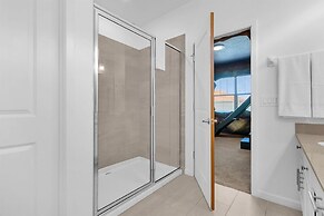 Upstay - Gator Getaway w Pool Hot Tub Theme Rooms