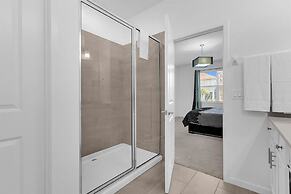 Upstay - Gator Getaway w Pool Hot Tub Theme Rooms