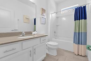 Upstay - Gator Getaway w Pool Hot Tub Theme Rooms