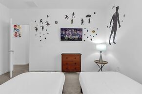 Upstay - Gator Getaway w Pool Hot Tub Theme Rooms