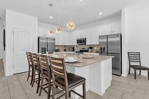 Upstay - Gator Getaway w Pool Hot Tub Theme Rooms