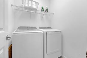 Upstay - Gator Getaway w Pool Hot Tub Theme Rooms