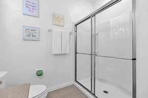 Upstay - Gator Getaway w Pool Hot Tub Theme Rooms